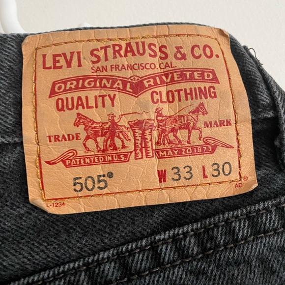 Black Levi Jeans Relaxed Fit W33 L30 - Picture 3 of 6